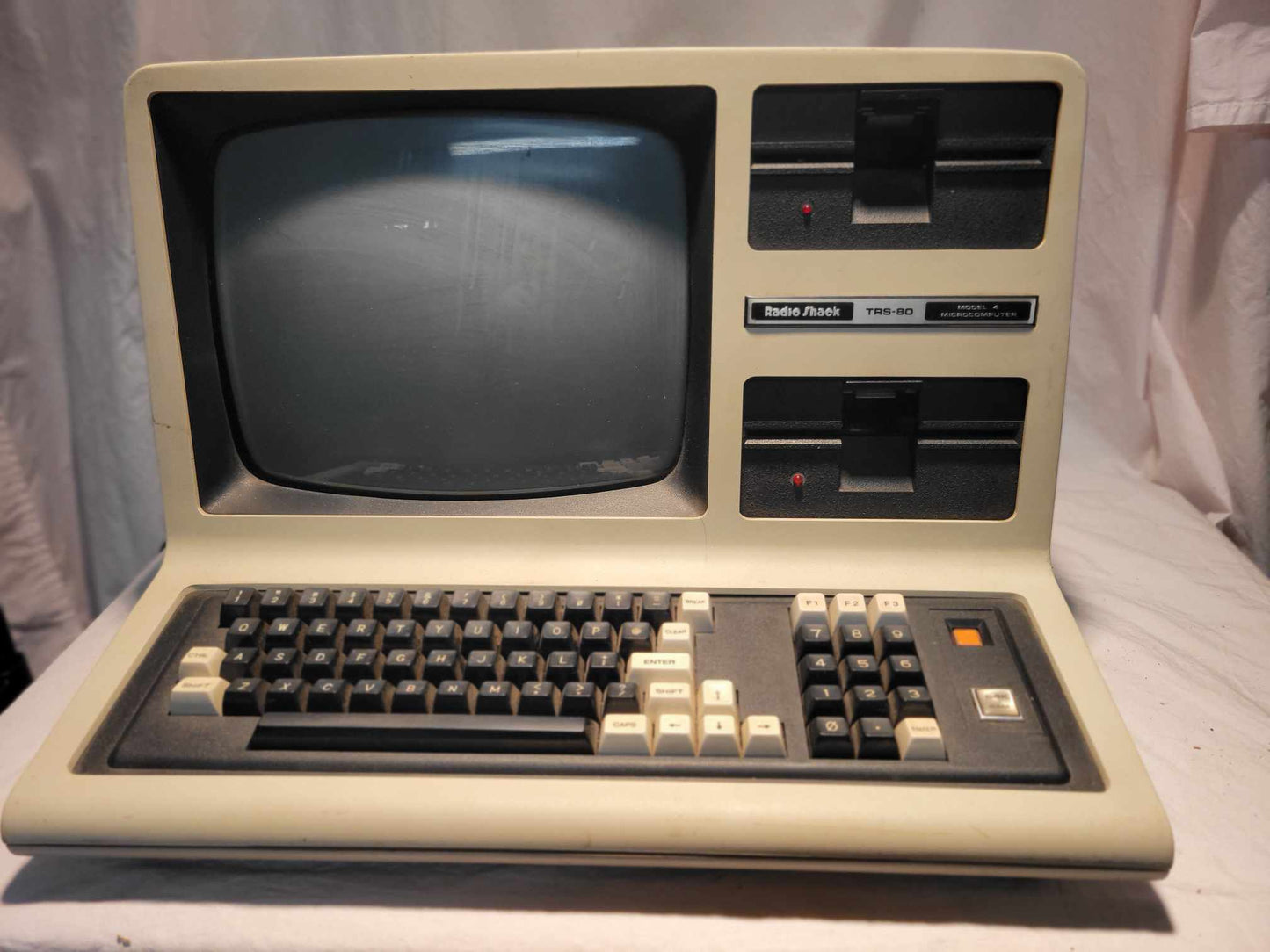 COMPLETELY REFURBISHED - TRS-80 Model 4 - MDL4