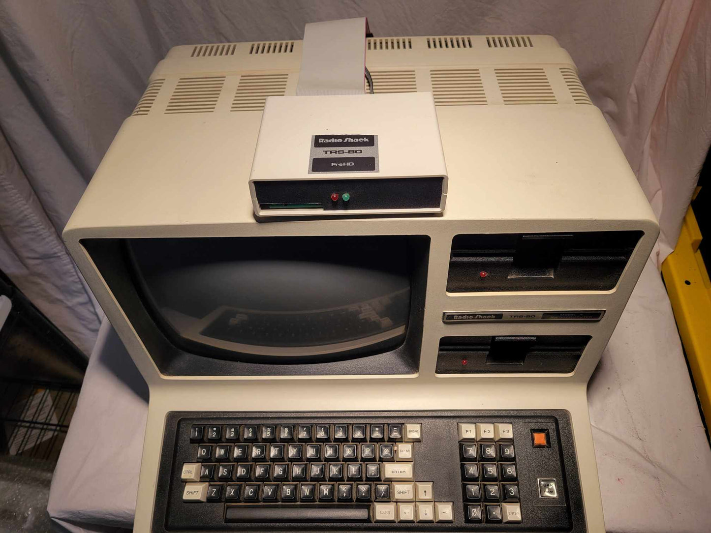 TRS-80 Model 4 - M4FH