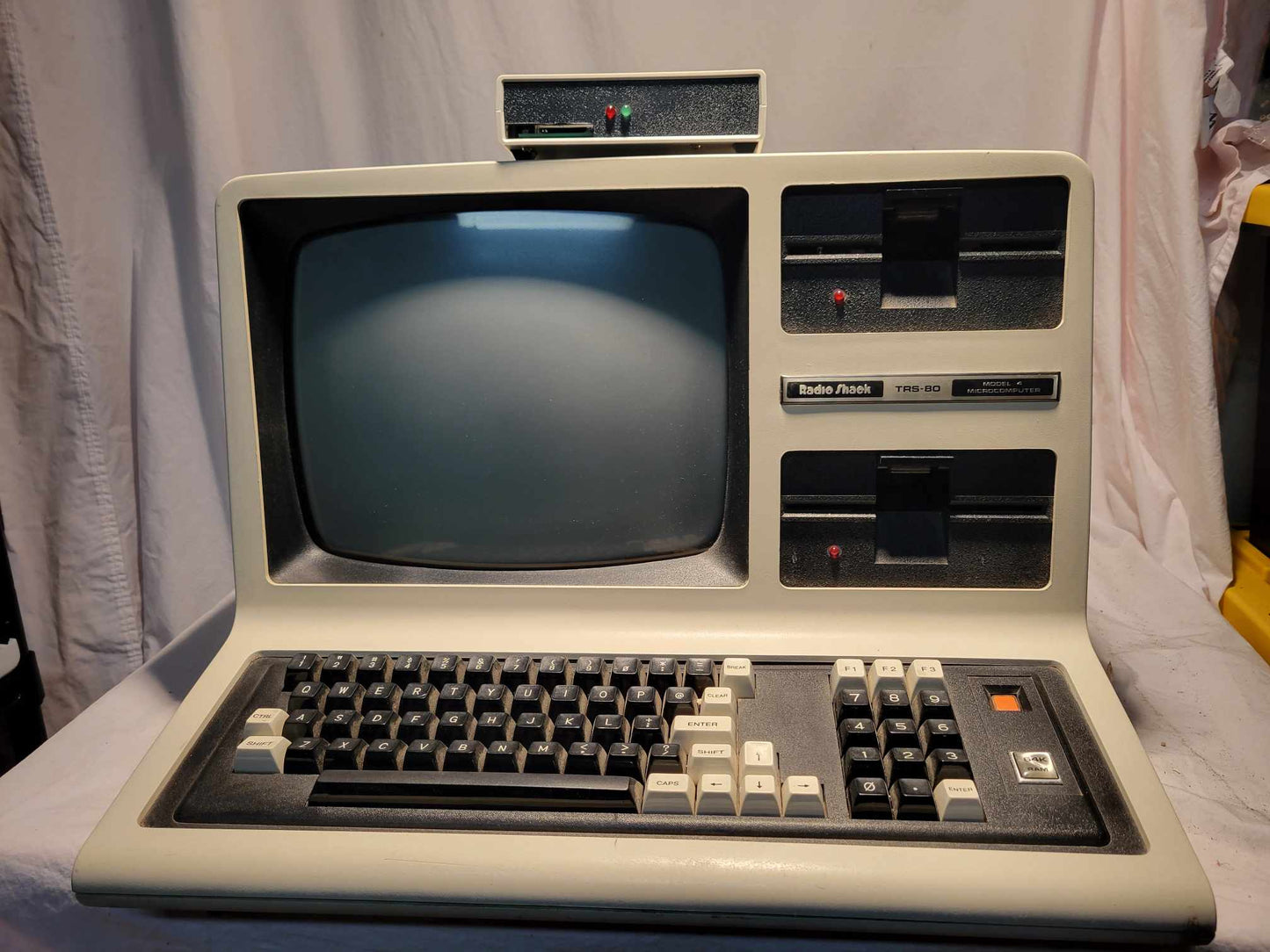 TRS-80 Model 4 - M4FH