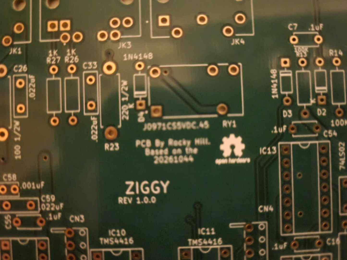 TRS-80 Color Computer 2 [26-3134B / 26-3136B] Bare Motherboard