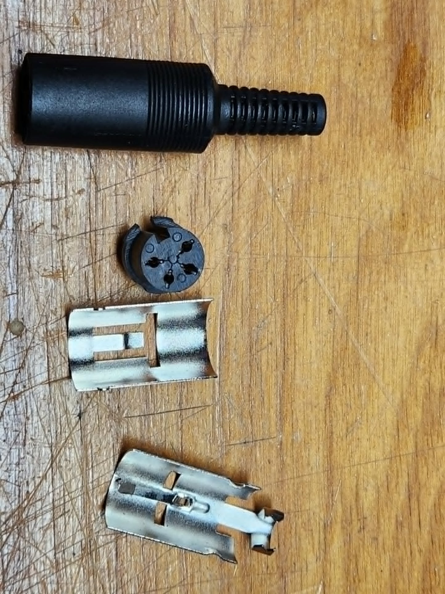 4 Pin DIN Female